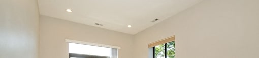 Bright bedroom with balcony access - 2 Bedroom