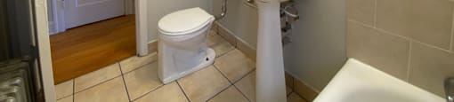 Bathroom - Charlie Chaplin One Bedroom