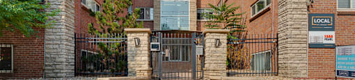1335 E Pearl Entrance