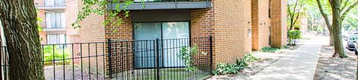 Fantastic location near shopping and dining