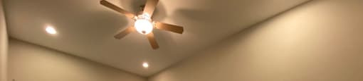 Bedroom with ceiling fan and private bathroom - 3 Bedroom