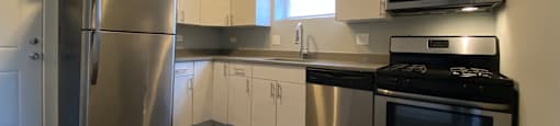 Kitchen with built-in microwave - 3 Bedroom