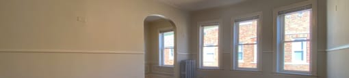 Tons of windows with natural lighting - Helen Dunbar Studio