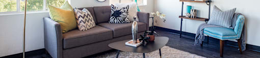 Light and airy living room at Portland Towers