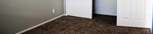 bedroom with carpet flooring and sliding door closet