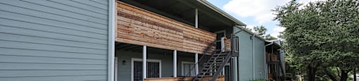 a view of the front of the building