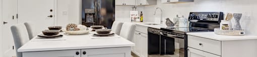 Fully Equipped Eat-In Kitchen at Winfield Station Apartments, J Street Property Services, Illinois, 60190
