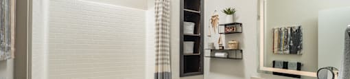 spacious bathroom at Ladera