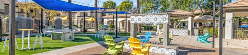 picnic and outdoor seating area at Biscayne Bay Apartments