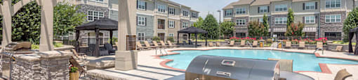 BBQ by the pool at Amberleigh Bluff, Knoxville, Tennessee