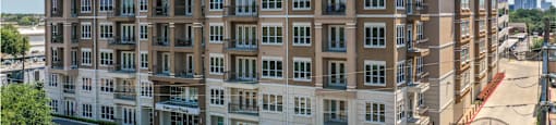 Tuscany Walk luxury apartments near downtown Houston