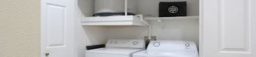 Luxury apartments with full-size washer and dryer at TurtleCreek apartments in West Des Moines, Iowa