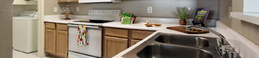 Luxury apartments with spacious kitchen, full-size washer and dryer, breakfast bar, washed oak cabinets, and 9-foot ceilings at Kensington Square Apartments.