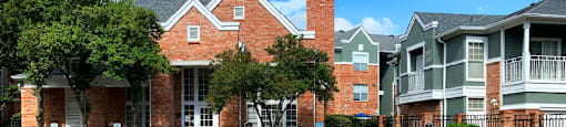 Luxury apartments with two resort-style swimming pools near the Mary Kay Museum with attached garages, golf course views, and beautiful landscaping in Dallas.