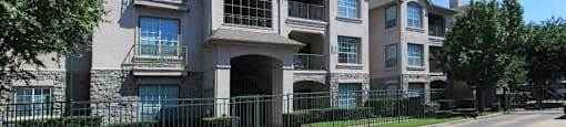 Gated community in Houston with attached and detached garages, covered parking, 24-hour fitness center with showers and lockers, beautiful landscaping and scenic views.
