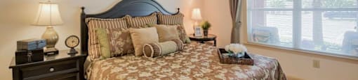 Pet-Friendly Apartments in Hinesville, GA – Tattersall Village - bedroom with plush carpeting