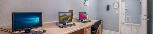 The Element at River Pointe apartments in Jacksonville Florida photo of business center