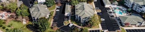 A bird's eye view of a residential area with apartments and a parking lot at 1322 North Apartments in Auburn, AL.