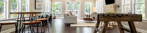 additional photo for property listing at chic digs with room to stretch out in the village 22 car