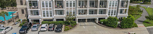 Exterior Views of Grand View Luxury Apartments in Wilmington, NC