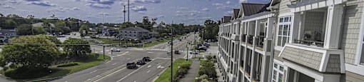 Exterior Views of Grand View Luxury Apartments in Wilmington, NC