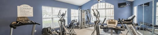 the gym at the landing at pullman apartments in pullman