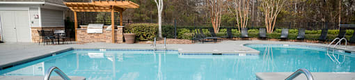 A pool with a 3ft sign on the edge.