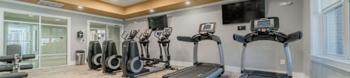 the gym at the whispering winds apartments in pearland, tx