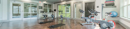 additional photo for property listing at chic digs with room to stretch out in the village 22 car