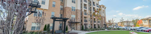 the preserve at ballantyne commons exterior of apartment buildings and green grass