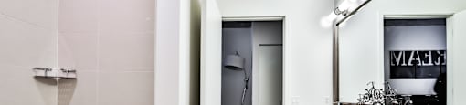 bathtub in the 2nd bathroom