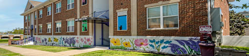State Street Flats - Apartments for rent in West Nashville TN - red brick building with a mural on the side.
