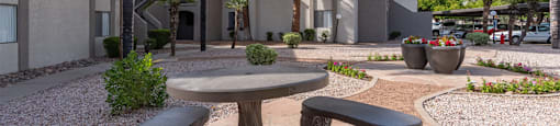 Cantera outside view with picnic area
