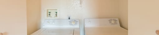 Cantera laundry room with washer and dryer