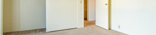 Cottonwood Creek bedroom with closet.