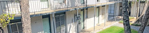 a view of the courtyard at the whispering winds apartments in pearland, tx at The Junction, Memphis, TN