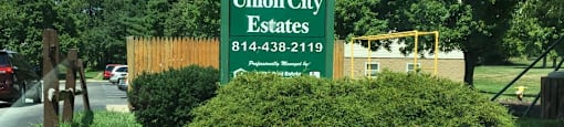 a sign for union city estates on the side of the road