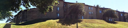 Exterior View  at Oakmound Apartments, Clarksburg, 26301