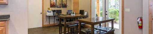 Fully Equipped Eat-In Kitchen at Highland Village Apartments, Arizona