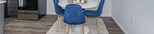 Dining at Sandhurst Apartments, Ohio, 43701