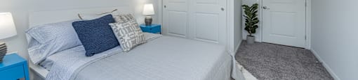 Bedroom with Large Closet at Sandhurst Apartments, Zanesville, OH