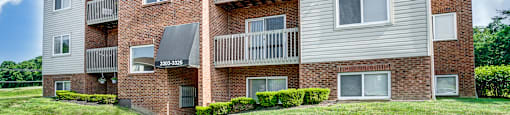 Exterior view at Sandhurst Apartments, Zanesville, OH, 43701