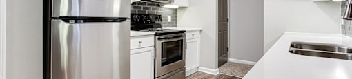 Kitchen with appliances at Preserve  at Mill Creek, Buford