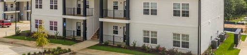 Exterior building at Highland Hills Apartments in Grovetown, Georgia