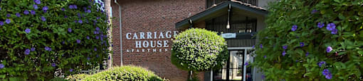 a sidewalk in front of the carolina house building