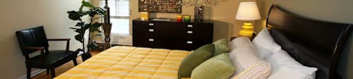 Bedroom.  Thumbnail click to zoom.