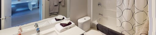 The-Hendrix-1Bed-1Bath-bathroom
