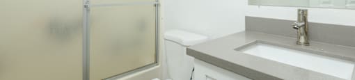 Standard bathroom with tub and toilet