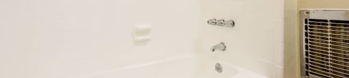 Bathrooms in apartments for rent in Long Beach