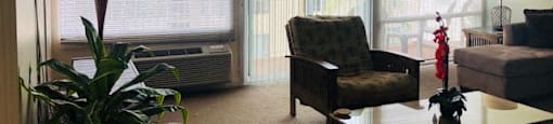 7th Place  living room